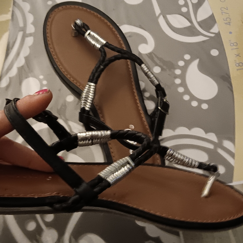 Bongo size 6.5 black sandal new.